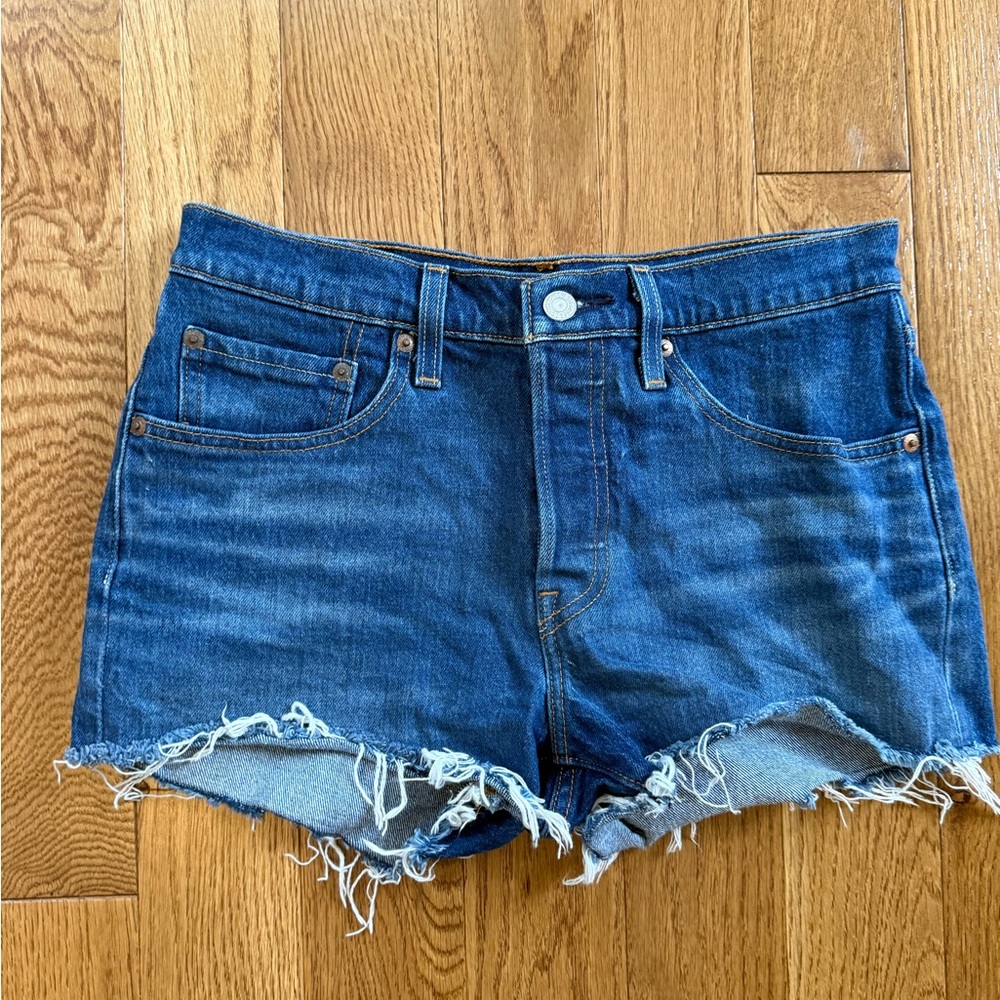 Levi's 501 Blue Jean Shorts with Distressed Hem, size 26